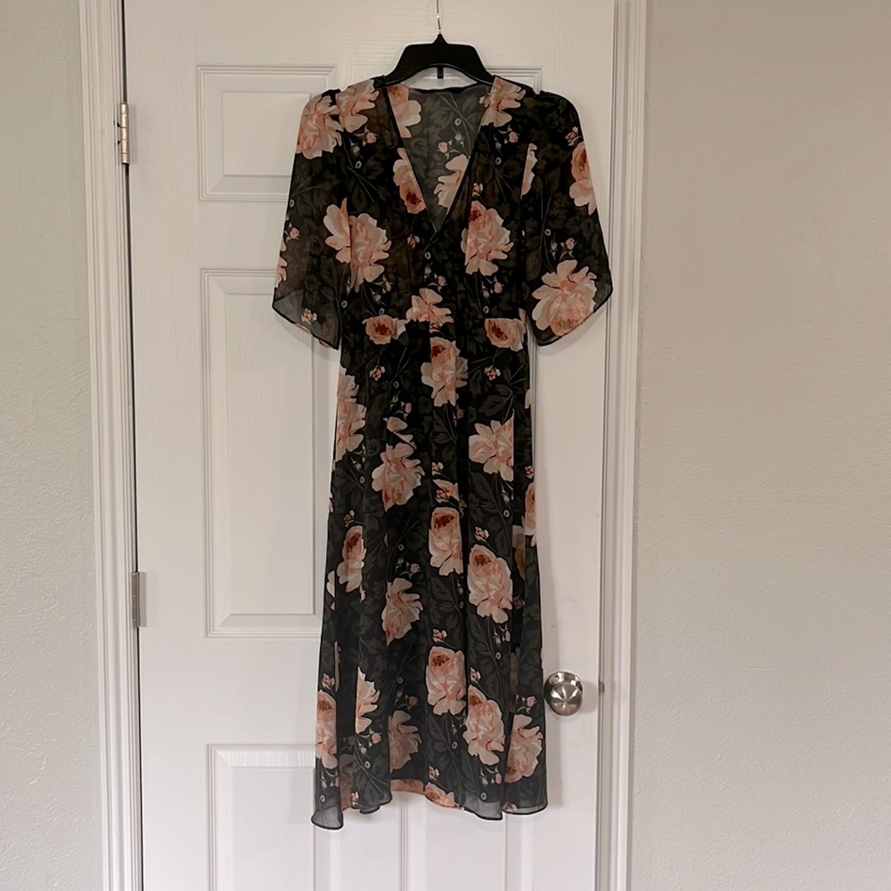 Knot sisters, size xs, floral v neck dress